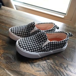 Like new, houndstooth slides